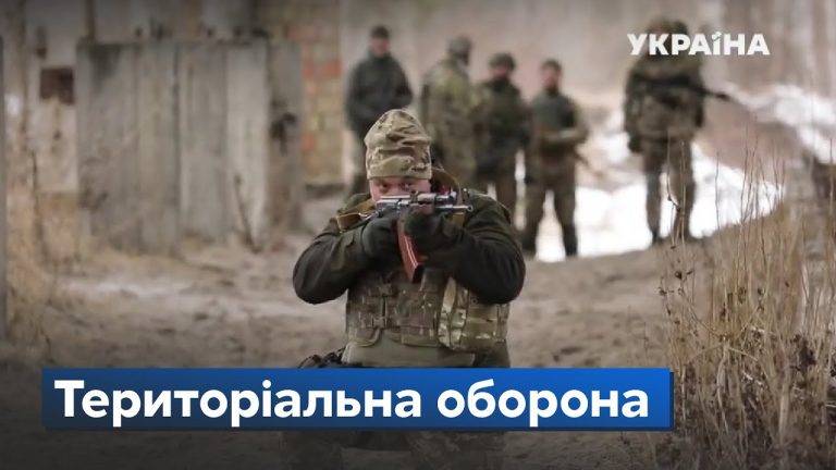 У Франківську добровольці масово заповнюють військомати