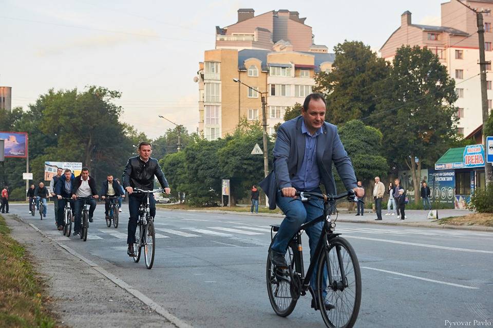 Івано-франківським чиновникам, які їздять на роботу велосипедом, збільшать щомісячну премію до 3 тисяч гривень