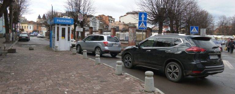 Де та коли в Івано-Франківську планують облаштувати перші комунальні парковки ФОТО, ВІДЕО