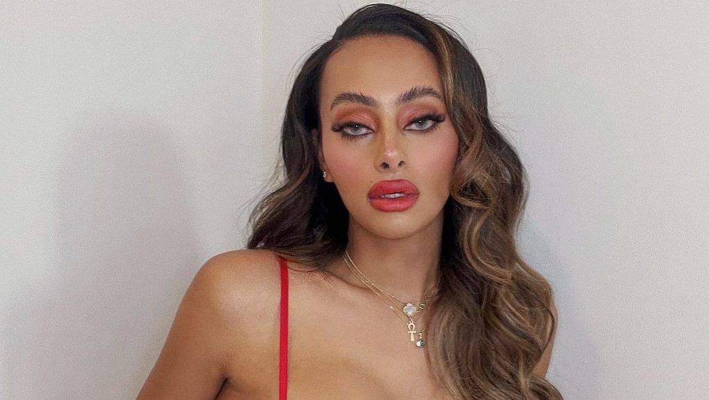 Темношкіра дівчина-трансгендер стала новим лицем Victoria's Secret ФОТО