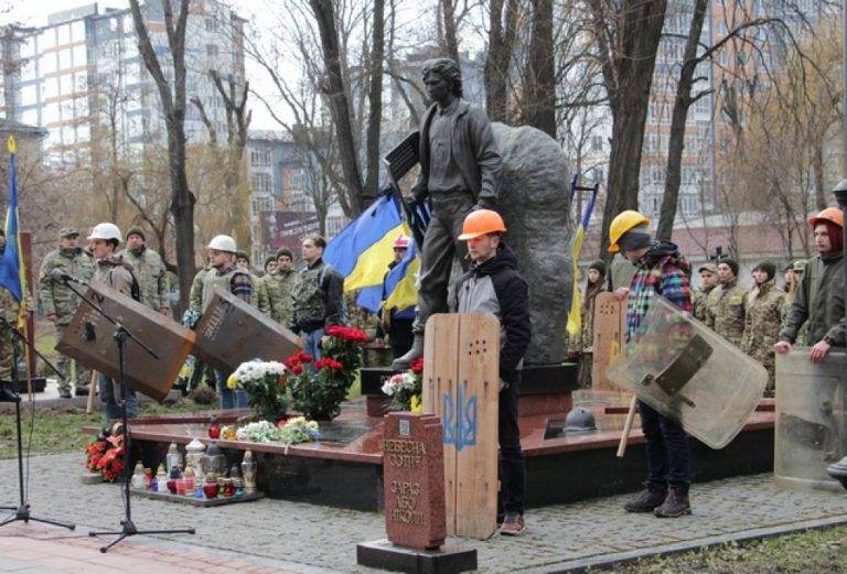 Мешканці Івано-Франківська ходою пам’яті вшанують Героїв Небесної Сотні