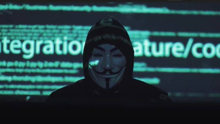 Хакери Anonymous зламали російські держтелеканали й запустили в ефірі патріотичний вірш MONATIK про війну ВІДЕО