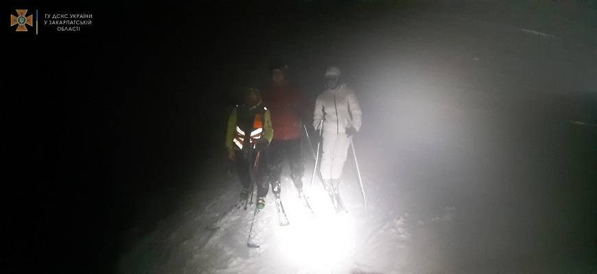 У Карпатах під час катання на лижах заблукали туристи