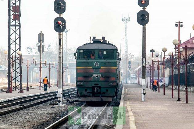 Зустріли з оркестром: до Франківська прибув Поїзд Єдності ФОТОРЕПОРТАЖ