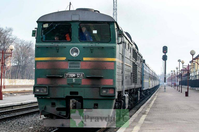 Зустріли з оркестром: до Франківська прибув Поїзд Єдності ФОТОРЕПОРТАЖ