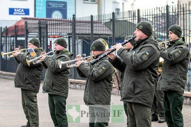 Зустріли з оркестром: до Франківська прибув Поїзд Єдності ФОТОРЕПОРТАЖ