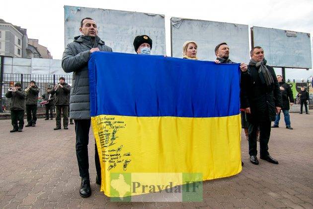 Зустріли з оркестром: до Франківська прибув Поїзд Єдності ФОТОРЕПОРТАЖ