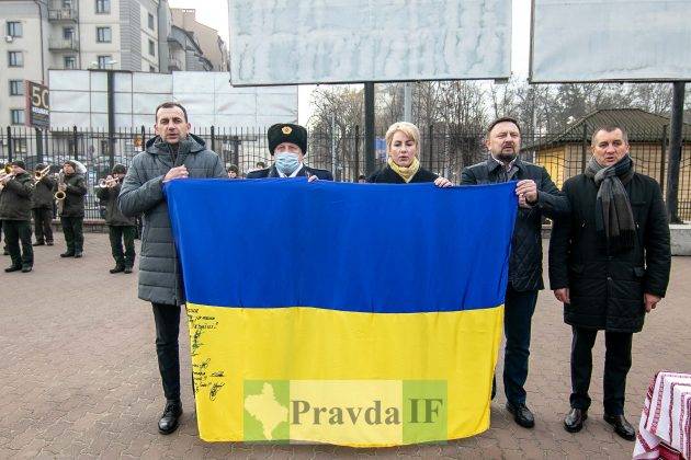 Зустріли з оркестром: до Франківська прибув Поїзд Єдності ФОТОРЕПОРТАЖ