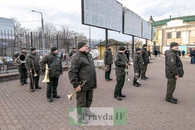 Зустріли з оркестром: до Франківська прибув Поїзд Єдності ФОТОРЕПОРТАЖ