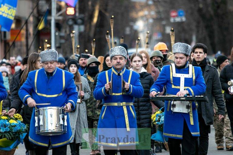 У Івано-Франківську пройшла Хода пам'яті Героїв Небесної Сотні ФОТОРЕПОРТАЖ