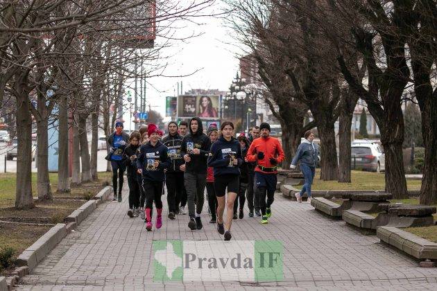 У Франківську забігом гідності відзначили День пам’яті Героїв Небесної Сотні ВІДЕО та ФОТО