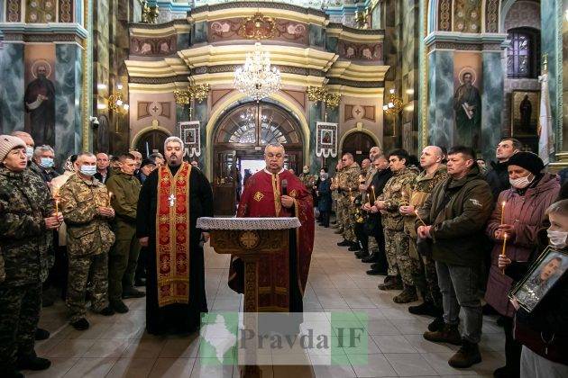 Франківчани урочистою ходою та віче вшанували пам'ять Небесної Сотні та сьому річницю битви за Дебальцеве ФОТОРЕПОРТАЖ