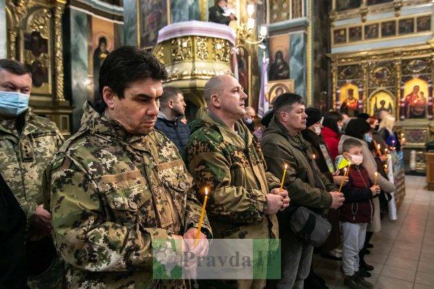 Франківчани урочистою ходою та віче вшанували пам'ять Небесної Сотні та сьому річницю битви за Дебальцеве ФОТОРЕПОРТАЖ