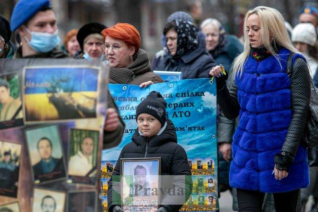 Франківчани урочистою ходою та віче вшанували пам'ять Небесної Сотні та сьому річницю битви за Дебальцеве ФОТОРЕПОРТАЖ