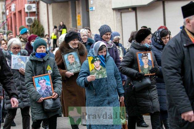 Франківчани урочистою ходою та віче вшанували пам'ять Небесної Сотні та сьому річницю битви за Дебальцеве ФОТОРЕПОРТАЖ