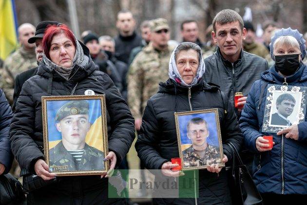 Франківчани урочистою ходою та віче вшанували пам'ять Небесної Сотні та сьому річницю битви за Дебальцеве ФОТОРЕПОРТАЖ