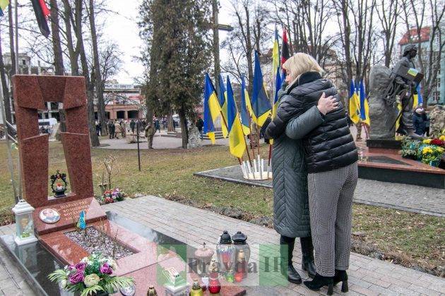 Франківчани урочистою ходою та віче вшанували пам'ять Небесної Сотні та сьому річницю битви за Дебальцеве ФОТОРЕПОРТАЖ