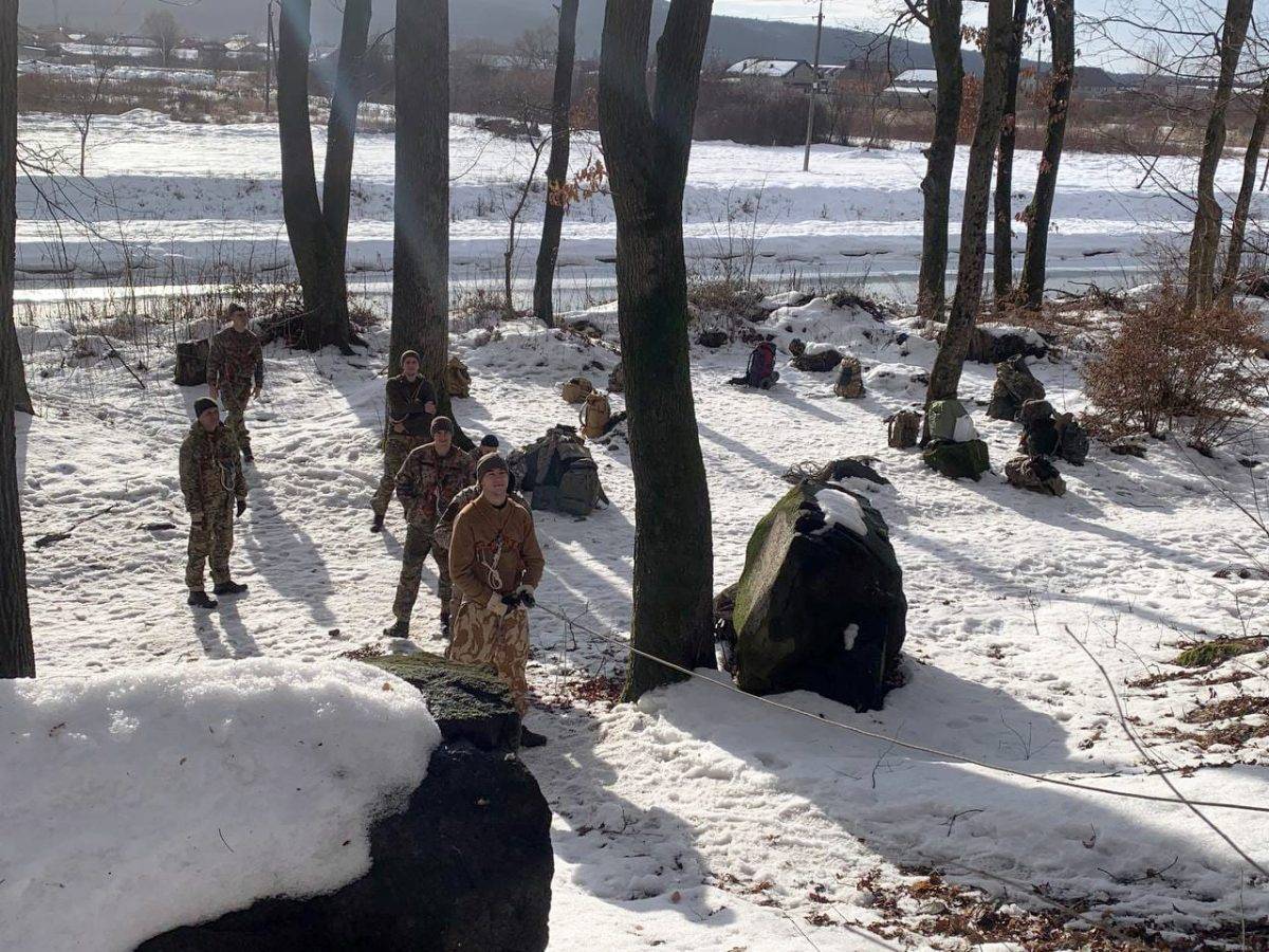 У Карпатах продовжується вишкіл курсантів-морпіхів ФОТО