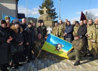 На Франківщині відкрили пам'ятник Героям Небесної Сотні ФОТО
