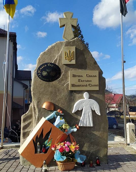 На Франківщині відкрили пам'ятник Героям Небесної Сотні ФОТО