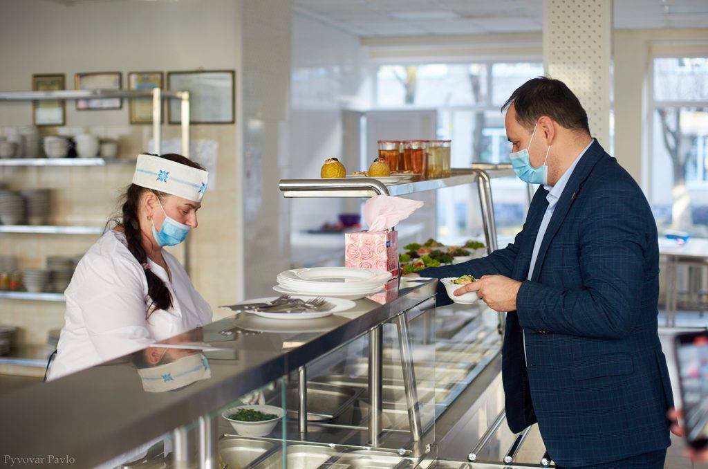 В одному із франківських ліцеїв оновили їдальню ФОТО