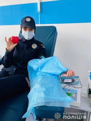 Франківські поліцейські здали кров для онкохворих діток ФОТО