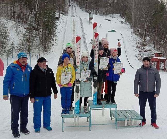 Юні прикарпатські спортсмени здобули нагороди на чемпіонаті України зі стрибків на лижах з трампліну
