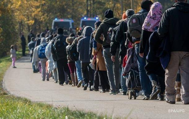 Прикарпатців закликають переконувати чоловіків-біженців повертатися додому