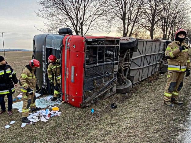 У Польщі перекинувся автобус з українськими біженцями: Є постраждалі