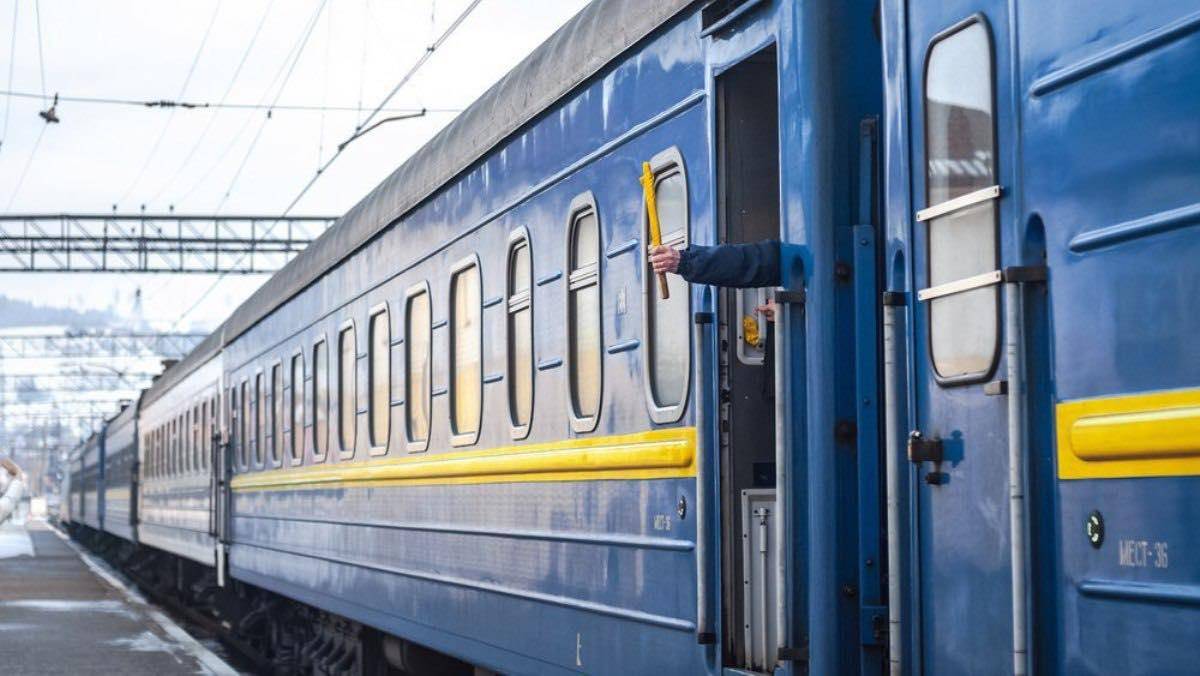 З 1 квітня змінять маршрути руху поїздів Івано-Франківськ – Рахів та Коломия – Ворохта