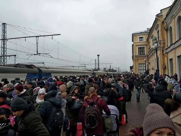 Харків під обстрілами: містяни під кулями та авіаударами намагаються виїхати з міста ФОТО