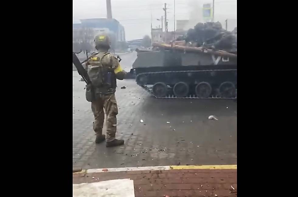 В Гостомелі ЗСУ знищили колону російської техніки ВІДЕО