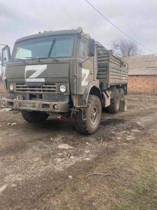 Після зіткнення з українськими військовими російські окупанти втекли та кинули неушкоджену техніку ФОТО