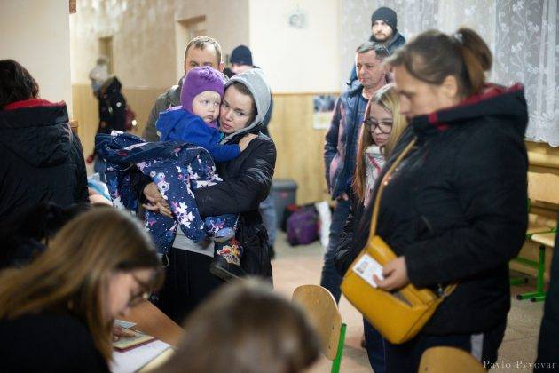 До Франківська приїхали сотня переселенців, евакуйованих з гарячих точок з-під Києва ФОТО