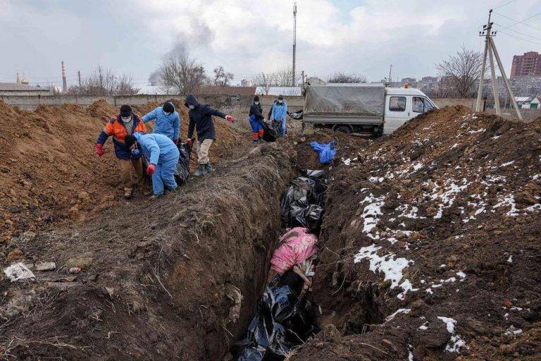 Спостерігачі ООН отримали докази про масові поховання у Маріуполі