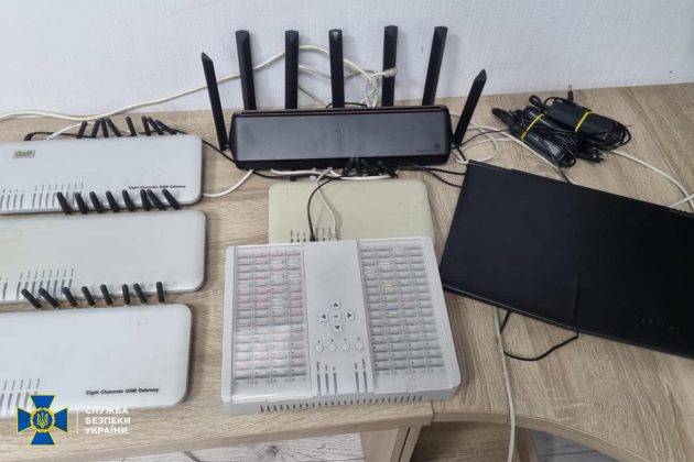 СБУ затримала хакера, який забезпечував російським окупантам мобільний зв’язок в Україні ФОТО