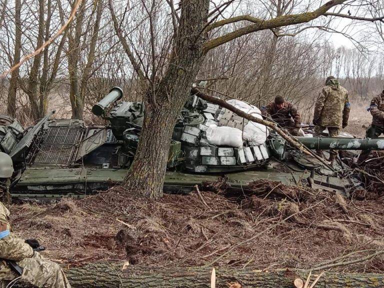 На Чернігівщині ЗСУ знищили танкову колону окупантів, яка проривалася до Києва ФОТО