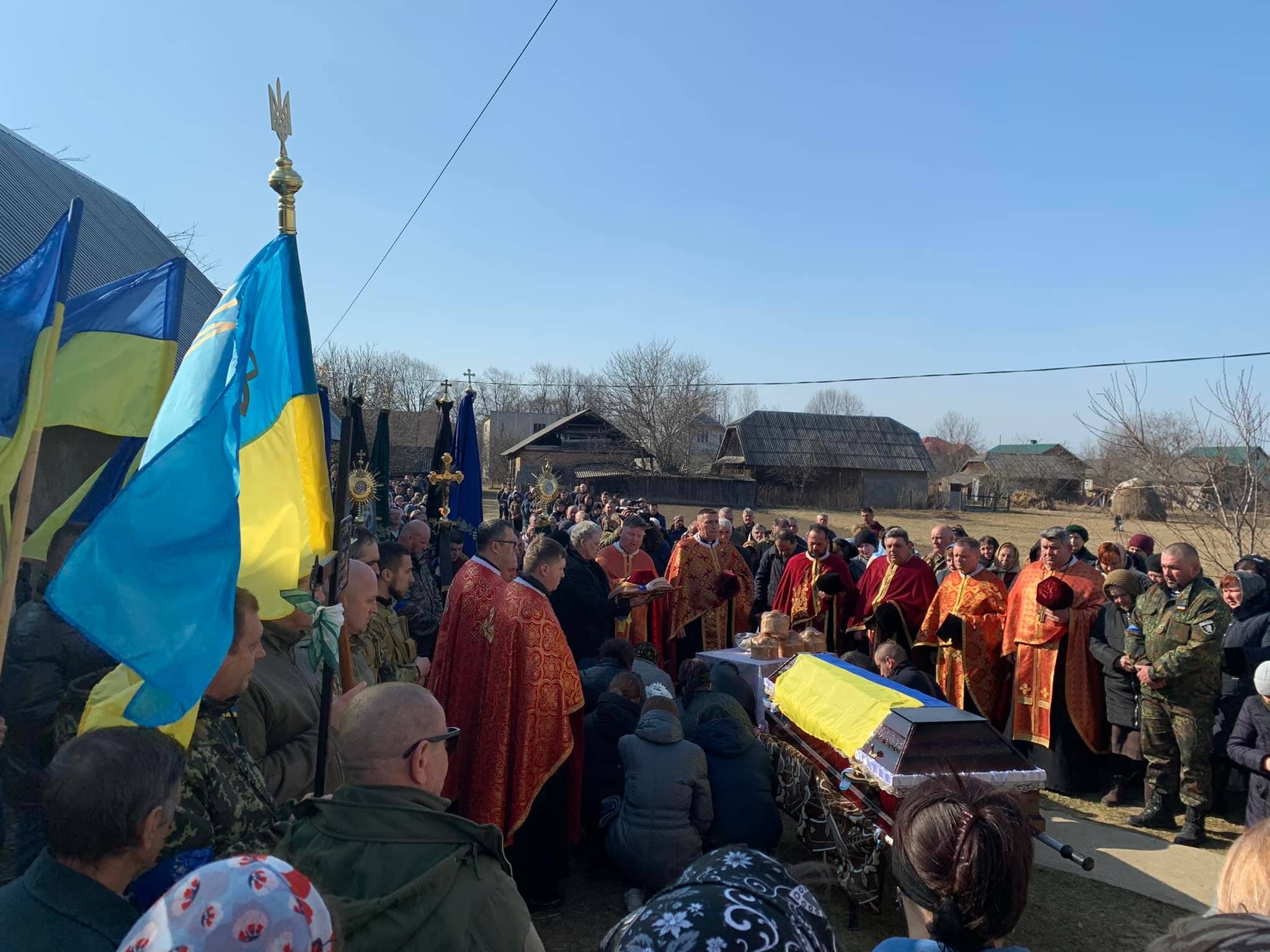 На Богородчанщині провели в останню путь загиблого на війні Героя ФОТО