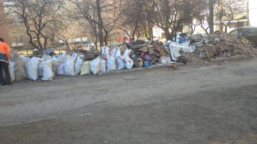 У Колмийській громаді мешканці самотужки прибирають території, але й сховища ФОТО