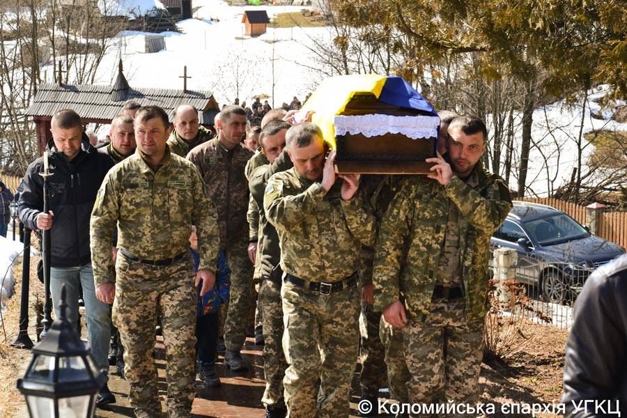 На Яремчанщині попрощалися із Героєм, який загинув на війні ФОТО