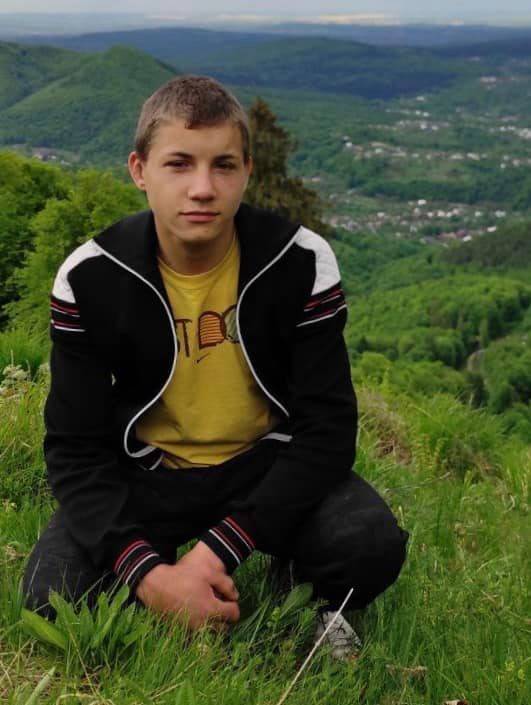 Зник безвісти: Поліція Франківщини розшукує неповнолітнього хлопця
