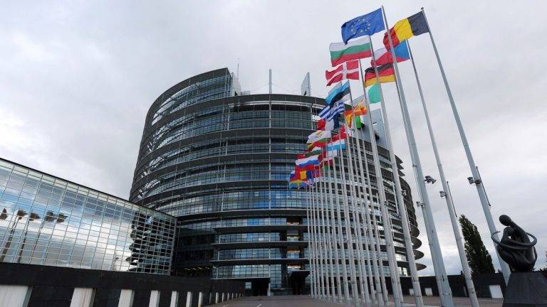 Європарламент рекомендував надати Україні статус кандидата на вступ до ЄС