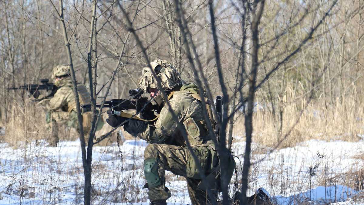 Українська армія на деяких напрямках зупинила ворога та здійснює контрнаступ