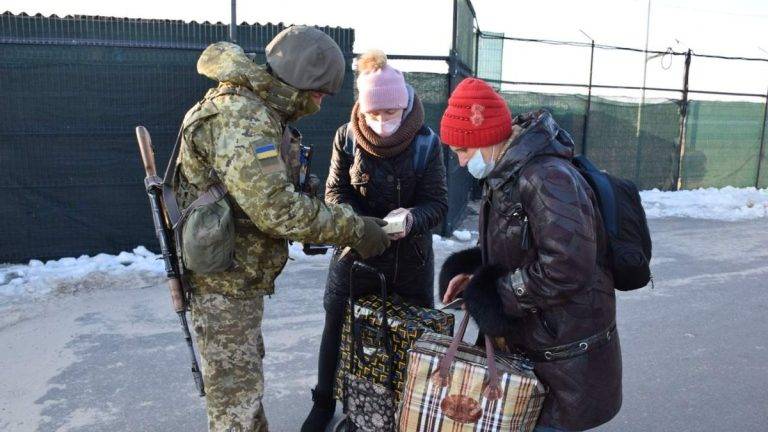 Важлива інформація жінкам та дівчатам, які перетинають кордон України