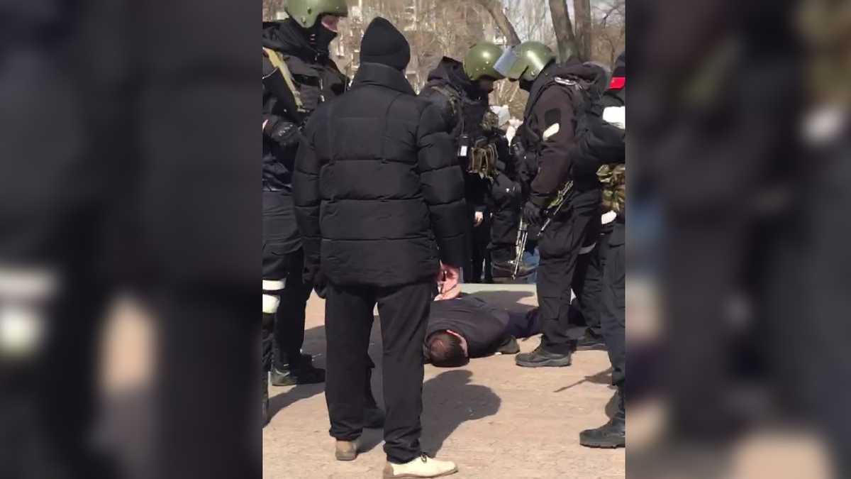 В Бердянську на мітингу окупанти несамовито били людей: жорстке відео