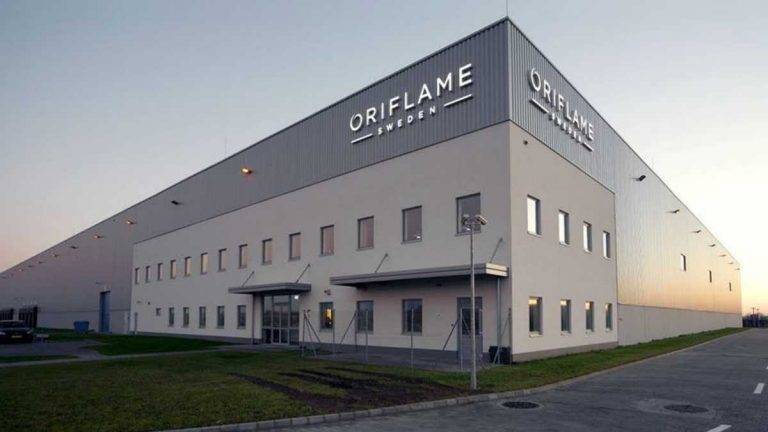 Відома компанія Oriflame припиняє інвестиції і закриває онлайн-продажі у Росії