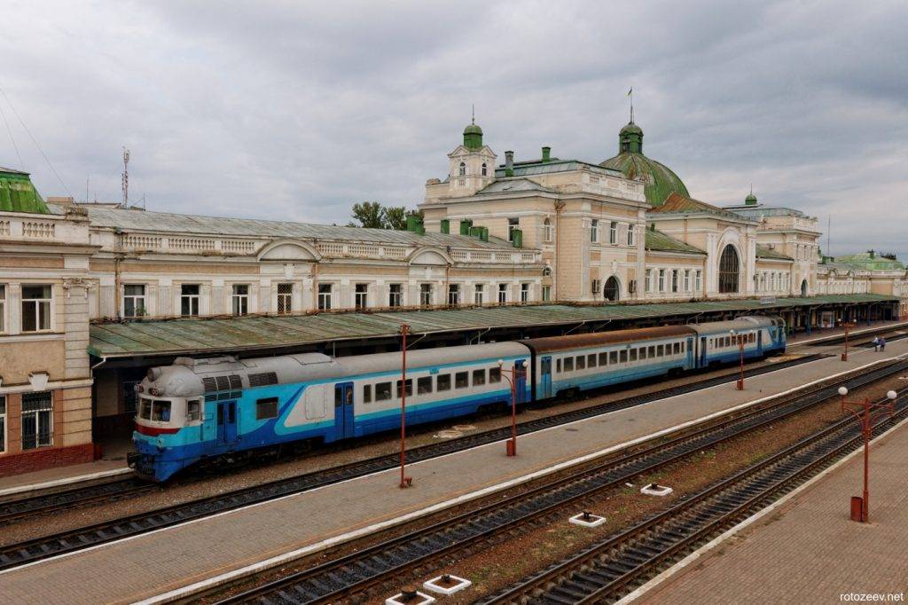 Двох працівників депо у Франківську спіймали на систематичних крадіжках палива