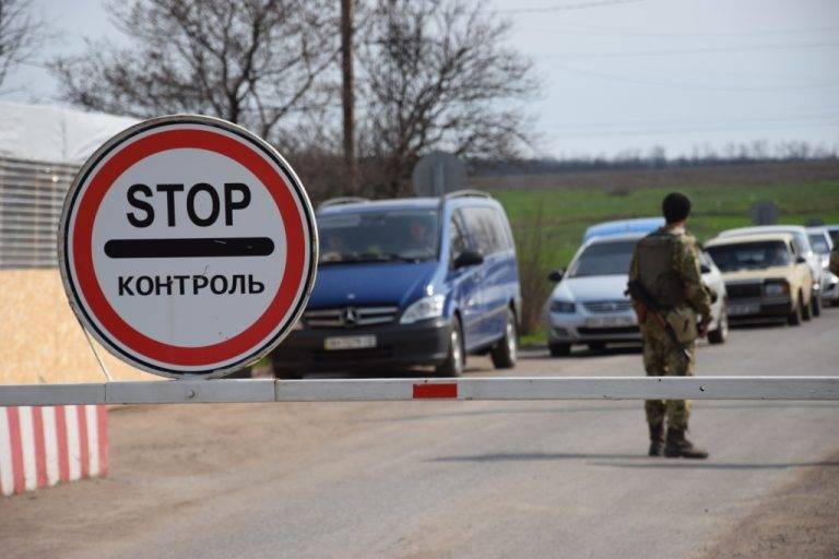 Українців, котрі намагаються підкупити прикордонників, відправляють прямо у військкомати ВІДЕО