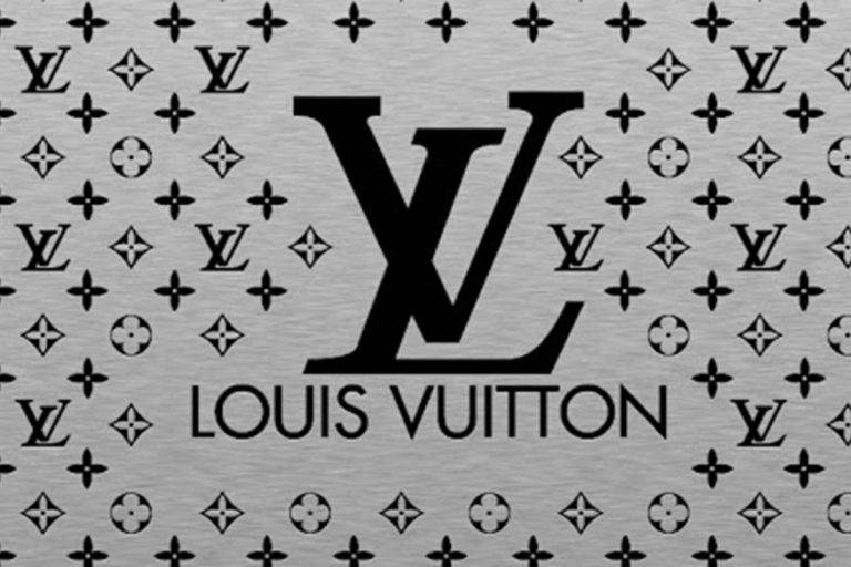 Louis Vuitton випустили прикраси з кремлівською свастикою ФОТО