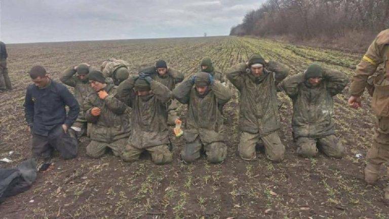 Російські полонені працюватимуть на відновлення економіки України, – МВС